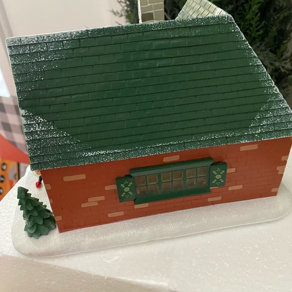 ST NICHOLAS SQUARE DISNEY MICKEY HOUSE NEW - Picture 9 of 12